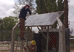 Educación llevó a cabo tareas de mantenimiento en los paneles fotovoltaicos...