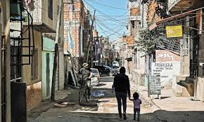 Tener un trabajo ya no garantiza salir de la pobreza: la canasta subió 39.660% en dos décadas