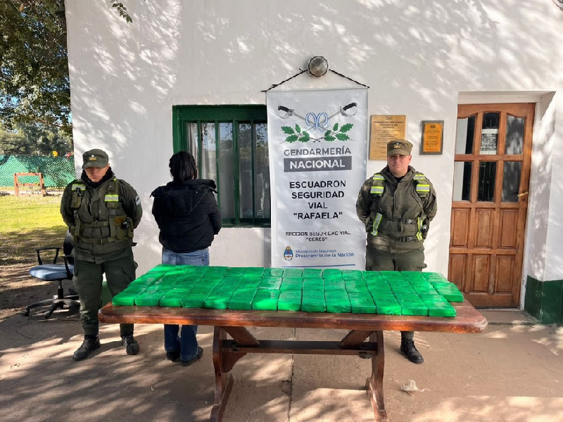 Santa Fe: descubrieron 20 kilos de pasta base y 47 de cocaína en un ómnibus