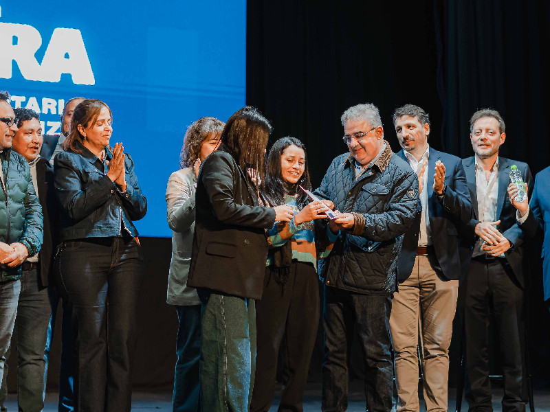Con apoyo del Gobierno provincial y en articulación con la Universidad Siglo 21, 500 jóvenes accedieron a becas universitarias