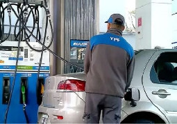 YPF confirmó un nuevo aumento en los combustibles: de cuánto es y qué pasará con el congelamiento