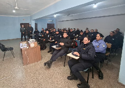Efectivos policiales de la División Ciberdelitos dictaron charlas de prevención y concientización en una Escuela de Capayán