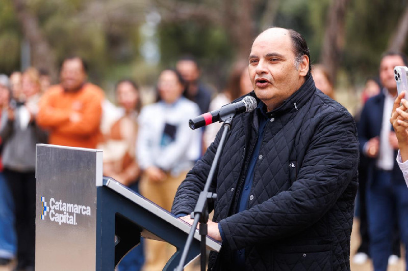 GUSTAVO 2027 El intendente Gustavo Saadi encabezó el Juramento Ambiental 2026 e inauguró el sistema de ecocanje en las escuelas municipales