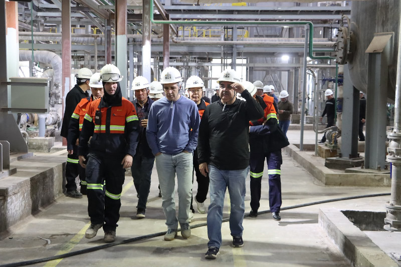 El ministro Caputo visitó la Planta de Zijin-Liex en Fiambalá