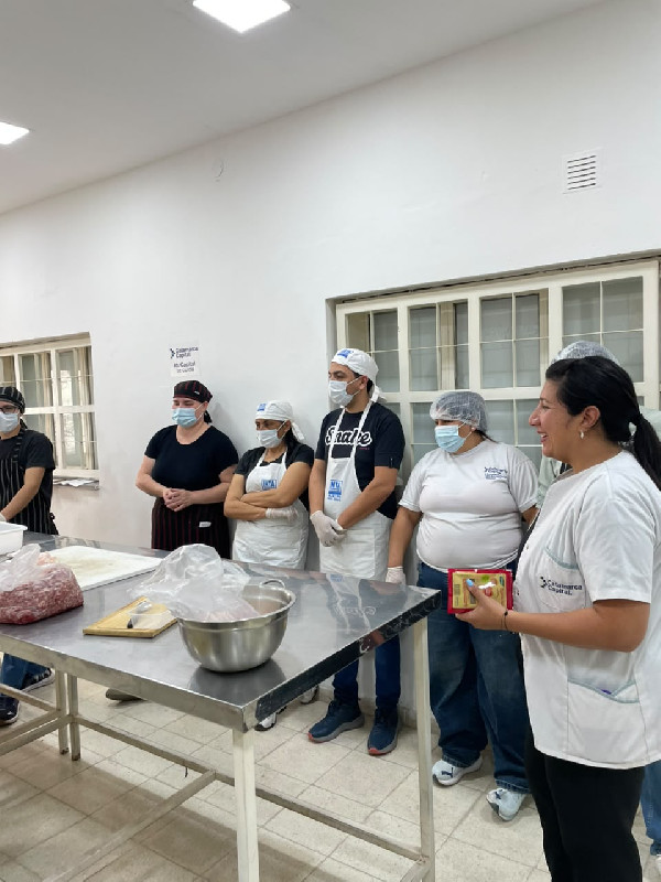 Dictaron un taller práctico de chacinados y embutidos en la Cocina de Emprendedores